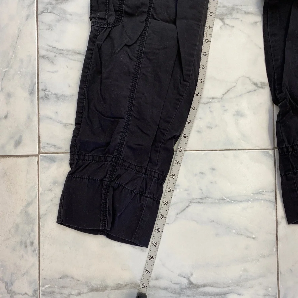 Clavin Klein Cargo Capri Size: 8 - Picture 11 of 11